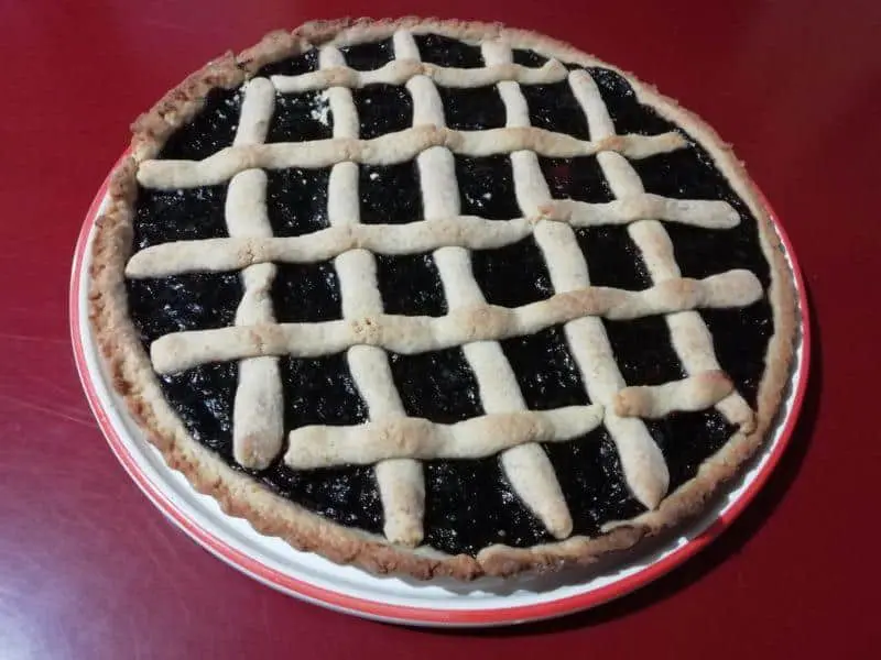 Crostata alla marmellata, gustosa e… divertente