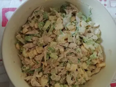 Insalata di pollo e mele, una ricetta gustosa e fresca