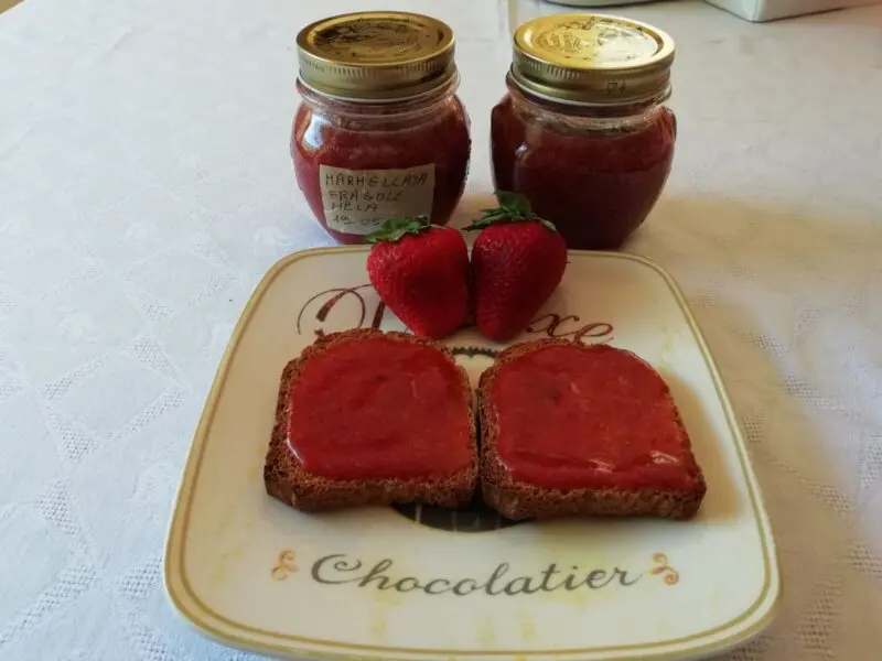 Marmellata di fragole e mele