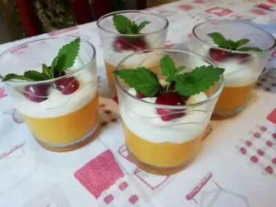Mousse di pesche e yogurt greco