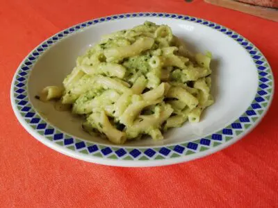 Pasta al pesto di zucchine