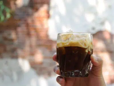 Fare il caffè shakerato senza shaker