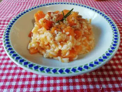 Risotto con la zucca, un piatto autunnale dal colore allegro