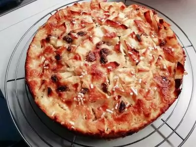Torta di mele e uvetta