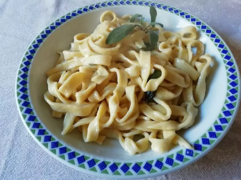 Tagliatelle burro e salvia