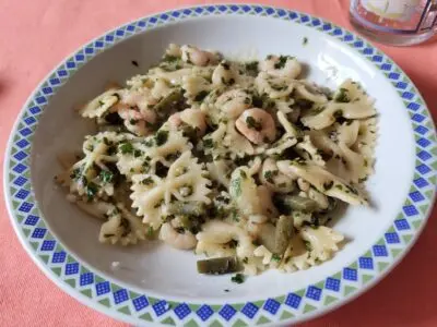 Pasta al pesto con gamberetti, una ricetta innovativa